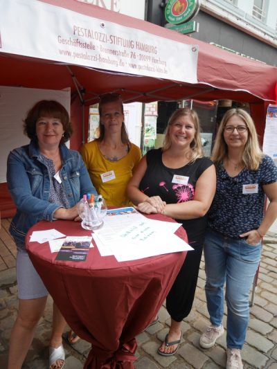 Die Pestalozzi-Kitas der "ersten Schicht" mit Bereichsleitung Sandra Schmücker.