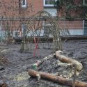Die Weidenhütte entsteht - Mitmach-Aktion neuer Garten